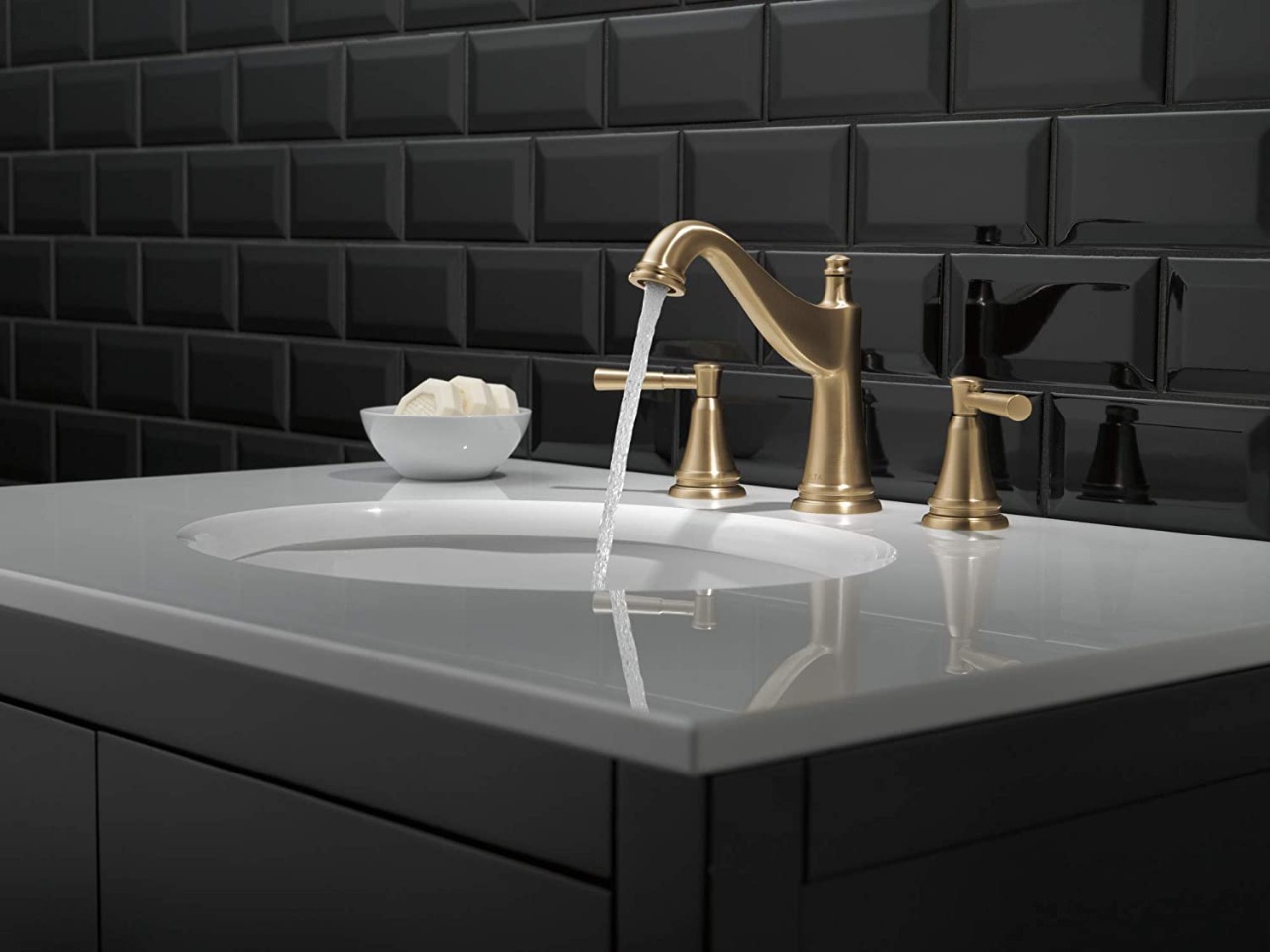 Scandi room with vintage furniture